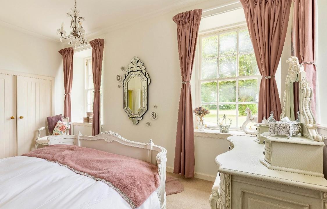 Private Room & Bathroom In Manor House Maybole Exterior photo